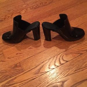Black patent leather mule!